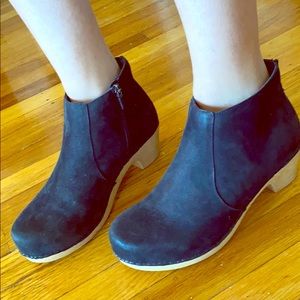 Dansko Black Maria Clogs- Sz 38/8